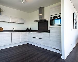 Moderne Kche in Duinvallei 09, Ferienhaus in Kamperland, Noord-Beveland, mit schlichter Verarbeitung und Gerten.