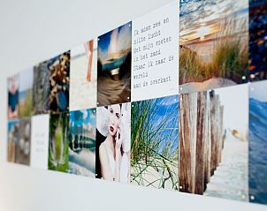 Ruime veranda met uitzicht bij Zandbank 22, bungalow in Kamperland, Zeeland.