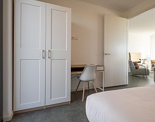 Kleine werkplek in de slaapkamer van Zandbank 21 | De Groote Duynen, Kamperland, Noord-Beveland.