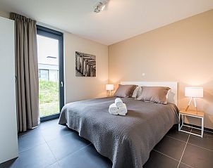 Lichte slaapkamer met uitzicht op de natuur in Zandbank 18 | De Groote Duynen, Kamperland.