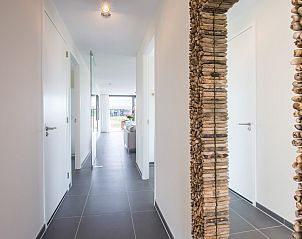 Inloopdouche en wastafel in Zandbank 18 | De Groote Duynen, Kamperland, Noord-Beveland.