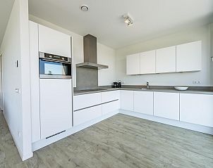 Stijlvolle eetruimte in Duinvallei 08, een vakantiehuis in Kamperland, Noord-Beveland, Zeeland.