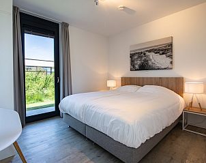 Natuur rondom Duinvallei 08, vakantiehuis in Kamperland, Noord-Beveland, met groene velden.