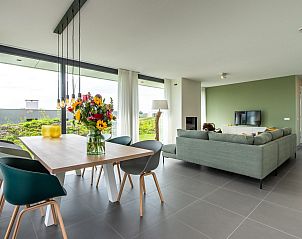 Ruime eetkamer in Duinvallei 12, vakantiehuis in Kamperland, Noord-Beveland.