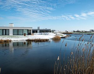 Luxe sauna en douche in Waterlijn 10, bungalow in Kamperland, Zeeland.