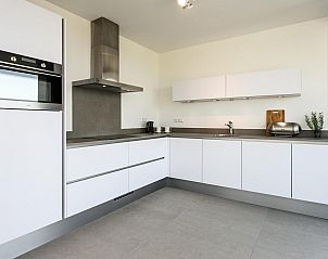 Comfortabele slaapkamer met uitzicht in Waterlijn 10, bungalow in Kamperland, Zeeland.