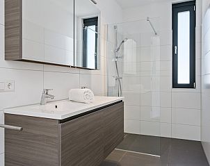 Stijlvolle badkamer in Waterlijn 11 | De Groote Duynen, vakantieaccommodatie in Kamperland, Zeeland.