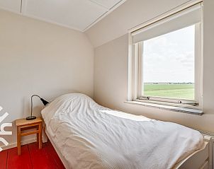 Zithoek in vakantiehuis ZE1136 in Kamperland, Zeeland, met uitzicht op de velden.