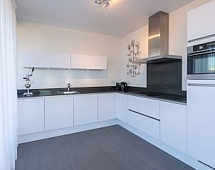 Moderne Kche im Ferienhaus Zandbank 13, De Groote Duynen, Kamperland, komplett ausgestattet fr kulinarische Erlebnisse.