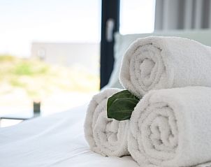 Frische Handtcher liegen im Schlafzimmer der Zandbank 13, De Groote Duynen, Kamperland, fr einen angenehmen Aufenthalt bereit.