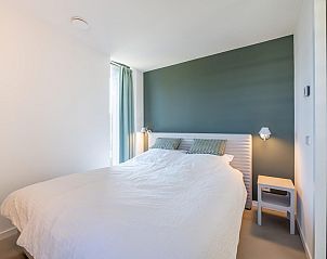 Lichte slaapkamer met uitzicht in Beukenlaan 11 | Ruiterplaat, Kamperland, vakantiehuis Noord-Beveland, Zeeland.