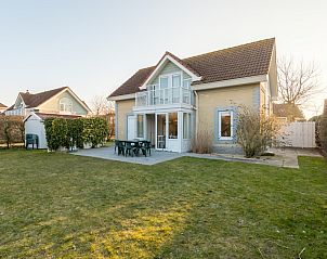 Villa 10A in Kamperland, ein charmantes Ferienhaus in Zeeland, mit sonniger Terrasse und grnem Garten fr einen erholsamen Aufenthalt.