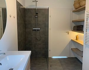 Modern bathroom in vacation home in Kamperland with spacious shower in North Beveland, Zeeland.