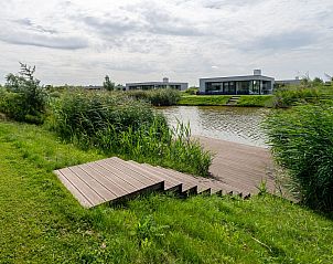 Rolstoelvriendelijke keuken in Duinvallei 22, vakantiehuis in Kamperland, Noord-Beveland, met moderne apparatuur.