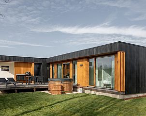 Wellness Lodge 4 in Scharendijke, a modern vacation home with terrace and jacuzzi, located in the green landscape of Schouwen-Duiveland, Zeeland.