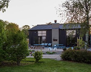 Gezellig terras bij Vakantiehuis in Scharendijke, ideaal voor buiten dineren in Schouwen-Duiveland, Zeeland.