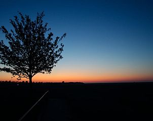 Prachtige zonsondergang bij Vakantiehuis in Scharendijke, geniet van de avondrust in Schouwen-Duiveland, Zeeland.