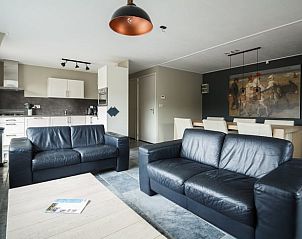 Ruime woonkamer in Vakantiehuis in Scharendijke, met moderne inrichting in Schouwen-Duiveland, Zeeland.