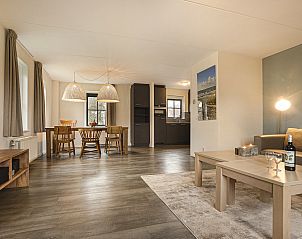 Moderne keuken in Duinpark 't Hof van Haamstede, Burgh-Haamstede, voorzien van alle gemakken voor een comfortabel verblijf.