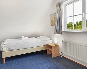 Comfortabele eenpersoonskamer in Villapark Livingstone 6-persoons villa in Burgh-Haamstede.