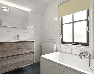 Guest house 600436 - Bungalow Schouwen-Duiveland - Duinpark 't Hof van Haamstede | 8-persoons bungalow | 8CE