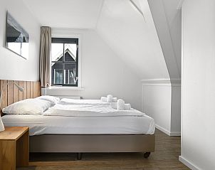 Guest house 600443 - Bungalow Schouwen-Duiveland - Duinpark 't Hof van Haamstede | 8-persoons bungalow | 8EL1