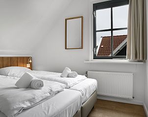 Guest house 600443 - Bungalow Schouwen-Duiveland - Duinpark 't Hof van Haamstede | 8-persoons bungalow | 8EL1