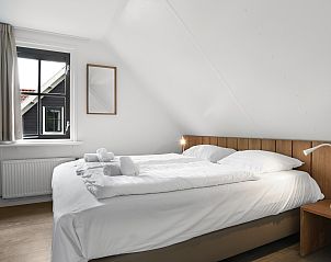 Guest house 600443 - Bungalow Schouwen-Duiveland - Duinpark 't Hof van Haamstede | 8-persoons bungalow | 8EL1