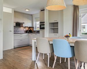 Guest house 600461 - Bungalow Schouwen-Duiveland - Duinpark 't Hof van Haamstede | 8-persoons bungalow | 8E2