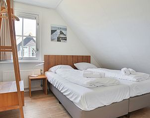 Guest house 600461 - Bungalow Schouwen-Duiveland - Duinpark 't Hof van Haamstede | 8-persoons bungalow | 8E2