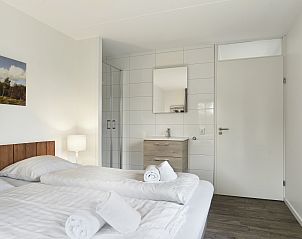 Guest house 600484 - Bungalow Schouwen-Duiveland - Duinpark 't Hof van Haamstede | 8-persoons bungalow | 8E1