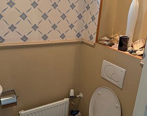 Prachtig uitzicht op water en natuur vanuit Huisje in Bruinisse, Schouwen-Duiveland.