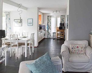 Charmante veranda en tuin van vakantiehuis ZE217 in Bruinisse, Schouwen-Duiveland, Zeeland.