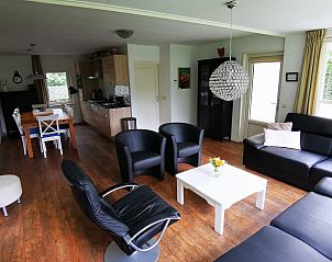 Offener Wohn- und Essbereich im Ferienhaus Duinweg 12 in Renesse, ideal fr gesellige Momente in Zeeland.