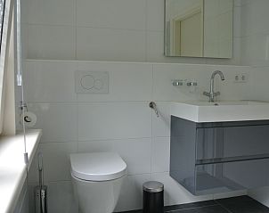 Gemtliches Zweibettzimmer im Ferienhaus Duinweg 12 in Renesse, ideal fr Paare in Zeeland.