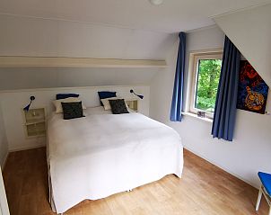 Gemtliches, modern eingerichtetes Schlafzimmer im Ferienhaus Duinweg 12 in Renesse, Zeeland.