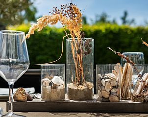 Stilvolle Tischdekoration mit Muscheln im Ferienhaus Zonnedorp 8, De Zeehond in Renesse, Zeeland.