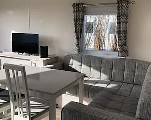VZ1012 Holiday chalet in Renesse with modern sitting and dining area, Schouwen-Duiveland, Zeeland.