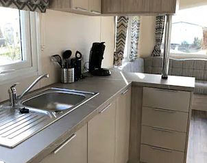 Fully equipped kitchen in VZ1012 Holiday chalet in Renesse, ideal for self-catering in Schouwen-Duiveland, Zeeland.