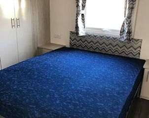 Master bedroom with comfortable bed in VZ1012 Holiday chalet in Renesse, Schouwen-Duiveland, Zeeland.