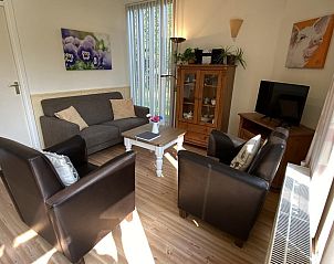 Sitting area of VZ891 Holiday home in Renesse with leather armchairs, Schouwen-Duiveland, Zeeland.