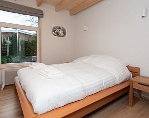 Das zweite Schlafzimmer mit Doppelbett im Ferienhaus Horizon by the Sea, Renesse, bietet eine ruhige Atmosphre.
