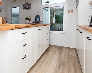 Gerumige Kche mit viel Stauraum im Ferienhaus Horizon by the Sea, Renesse, Zeeland.