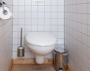 Nette Toilette im Ferienhaus Horizon by the Sea, Renesse, mit moderner Ausstattung.