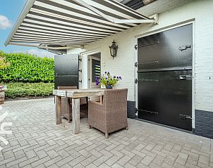 Comfortabele lounge bij vakantiehuis ZE637 in Renesse, Schouwen-Duiveland, perfect voor ontspanning.