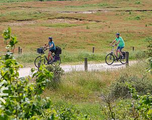 Fietsen in de natuur nabij vakantiehuis ZE637 in Renesse, Schouwen-Duiveland.