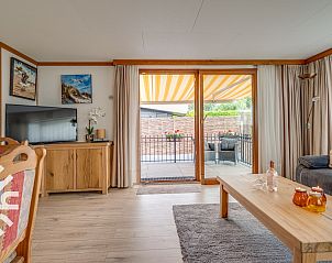 Bloemenrijke tuin bij vakantiehuis ZE1284, Renesse, Schouwen-Duiveland, Zeeland.