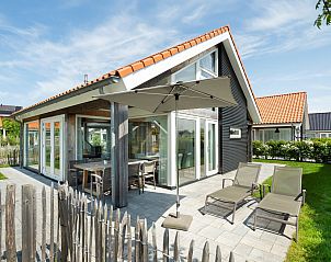 Terrace with deck chairs at Holiday Home Zonnedorp 22 Anoes in Renesse, Schouwen-Duiveland.