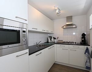 Modern kitchen of Holiday home Zonnedorp 18, Duinhuis 18 in Renesse, Zeeland with built-in appliances.