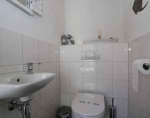 Toilet with sink in Holiday home Zonnedorp 18, Duinhuis 18 in Renesse, Zeeland.